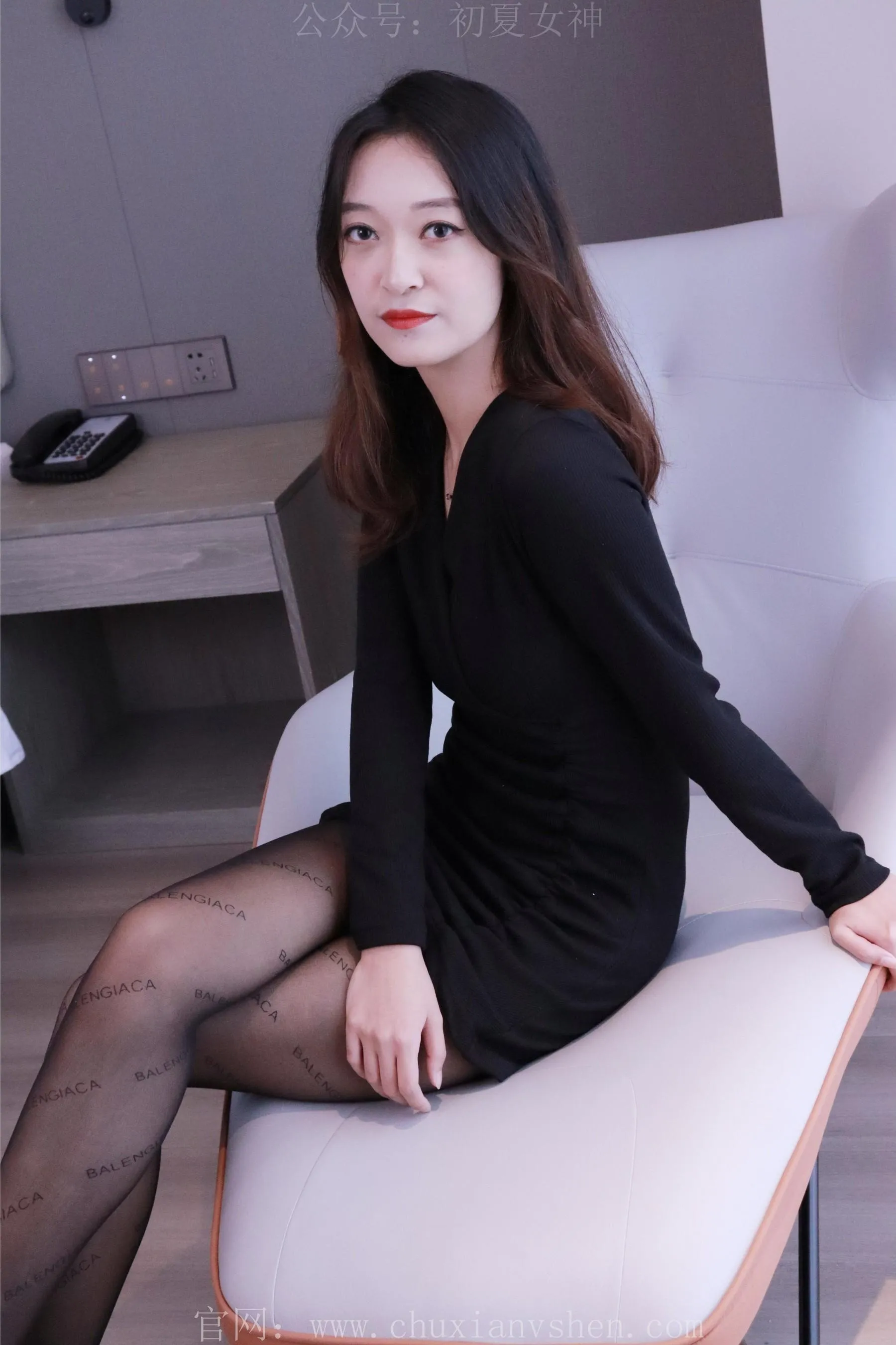 初夏女神 NO.013 依依黑色瘦身连衣裙搭小黑皮鞋 [146P]插图8